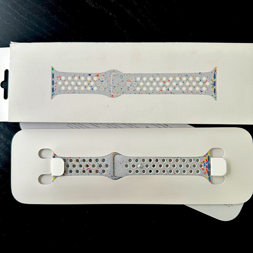 New - APPLE Pure Platinum Nike Aport Band, 45mm